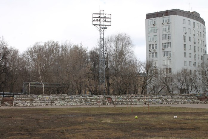 Нижегородский стадион «Водник»: почти разрушен, но по-прежнему популярен 1 Нижегородский стадион «Водник»: почти разрушен, но по-прежнему популярен 1