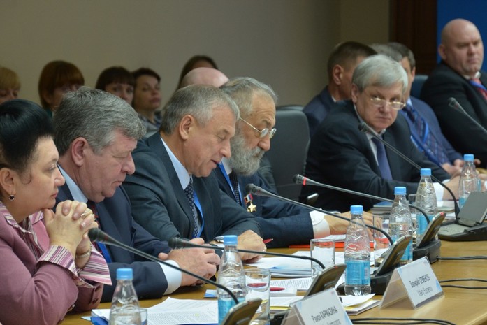 На Красноярском экономическом форуме решили сломать вертикаль власти
2 На Красноярском экономическом форуме решили сломать вертикаль власти
2