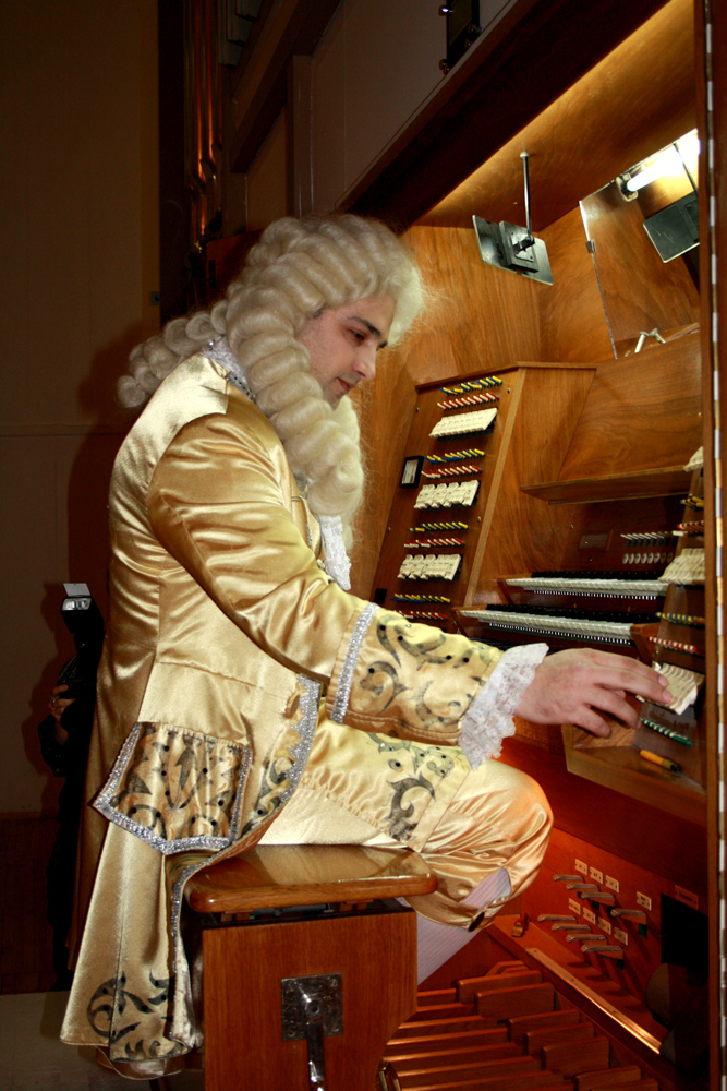 Продюсер и исполнитель в одном лице: как Тарас Багинец придумал и воплотил фестиваль Баха 4 Продюсер и исполнитель в одном лице: как Тарас Багинец придумал и воплотил фестиваль Баха 4