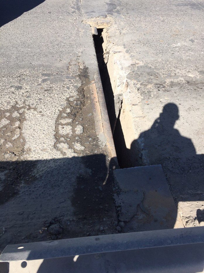 Это провал: на нескольких улицах Ростова опять образовались ямы ФОТО 1 Это провал: на нескольких улицах Ростова опять образовались ямы ФОТО 1