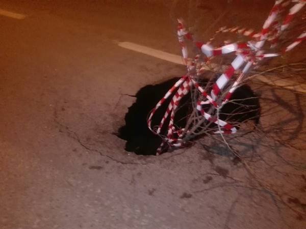 Это провал: на нескольких улицах Ростова опять образовались ямы ФОТО 4 Это провал: на нескольких улицах Ростова опять образовались ямы ФОТО 4