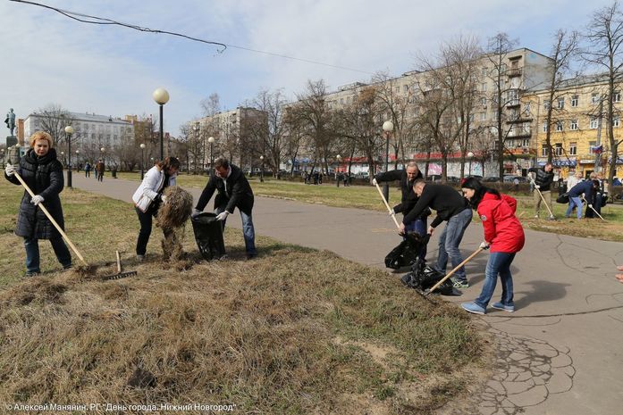 В Нижнем Новгороде сотрудники мэрии вышли на субботник 3 В Нижнем Новгороде сотрудники мэрии вышли на субботник 3