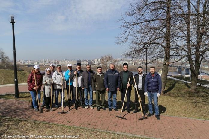 В Нижнем Новгороде сотрудники мэрии вышли на субботник 5 В Нижнем Новгороде сотрудники мэрии вышли на субботник 5