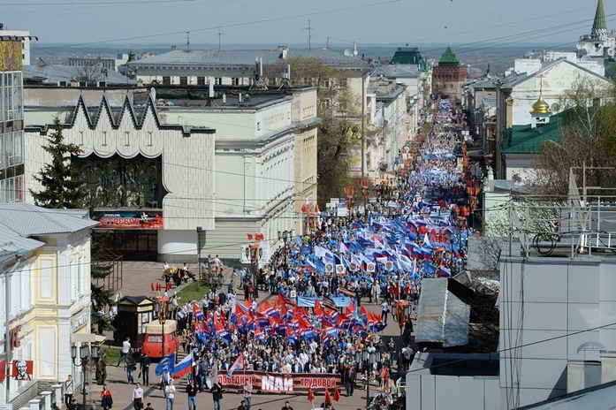 На контрасте: в Нижнем Новгороде прошли демонстрация и монстрация 3 На контрасте: в Нижнем Новгороде прошли демонстрация и монстрация 3