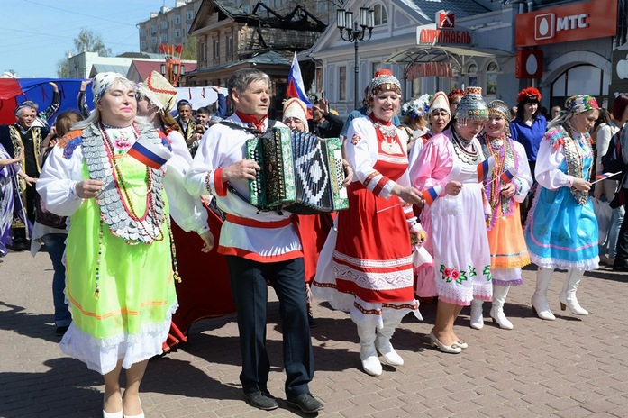 На контрасте: в Нижнем Новгороде прошли демонстрация и монстрация 4 На контрасте: в Нижнем Новгороде прошли демонстрация и монстрация 4