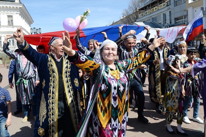 На контрасте: в Нижнем Новгороде прошли демонстрация и монстрация 5 На контрасте: в Нижнем Новгороде прошли демонстрация и монстрация 5