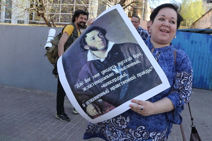 На контрасте: в Нижнем Новгороде прошли демонстрация и монстрация 6 На контрасте: в Нижнем Новгороде прошли демонстрация и монстрация 6