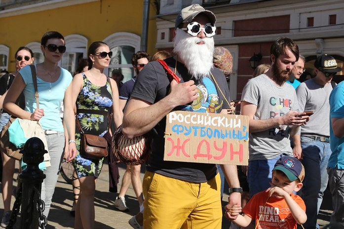 На контрасте: в Нижнем Новгороде прошли демонстрация и монстрация 14 На контрасте: в Нижнем Новгороде прошли демонстрация и монстрация 14