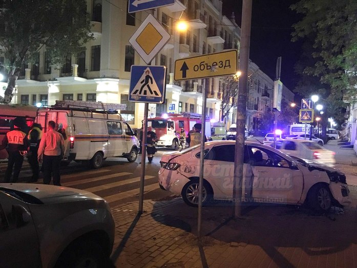 В Ростове за первые дни мая произошло несколько серьёзных ДТП 2 В Ростове за первые дни мая произошло несколько серьёзных ДТП 2