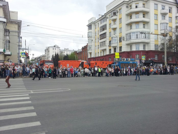 По Челябинску прошел 50-тысячный «Бессмертный полк» 2 По Челябинску прошел 50-тысячный «Бессмертный полк» 2