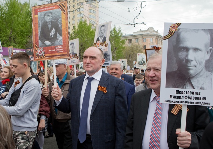 По Челябинску прошел 50-тысячный «Бессмертный полк» 7 По Челябинску прошел 50-тысячный «Бессмертный полк» 7