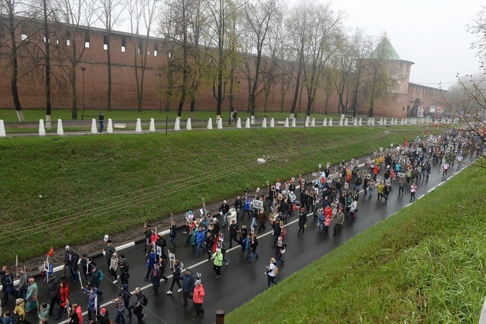 Более 100 тыс. нижегородцев прошли с "Бессмертным полком" 2 Более 100 тыс. нижегородцев прошли с "Бессмертным полком" 2
