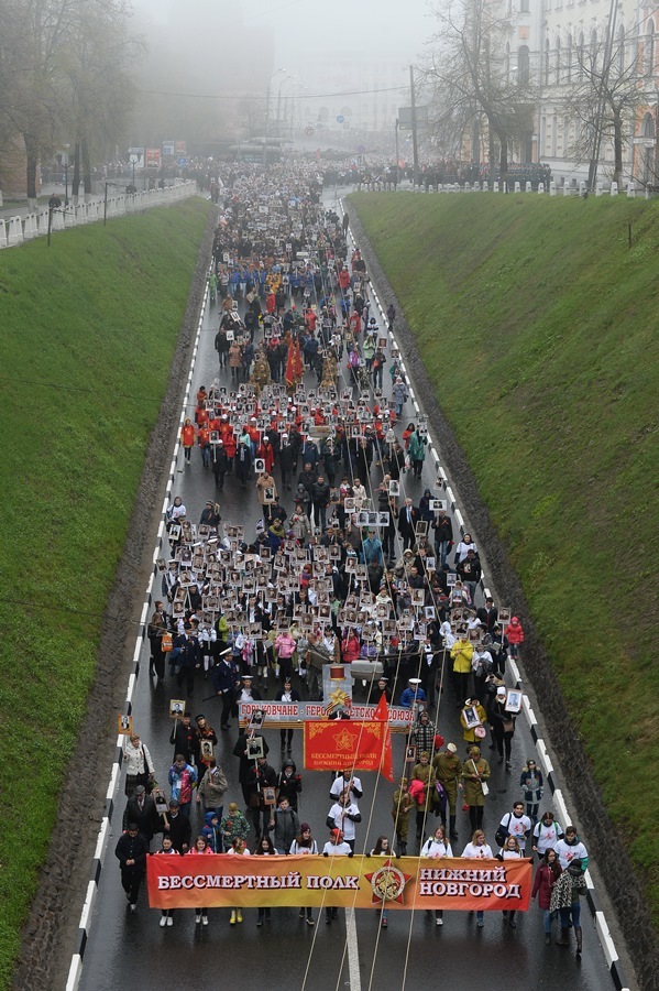 Более 100 тыс. нижегородцев прошли с "Бессмертным полком" 7 Более 100 тыс. нижегородцев прошли с "Бессмертным полком" 7