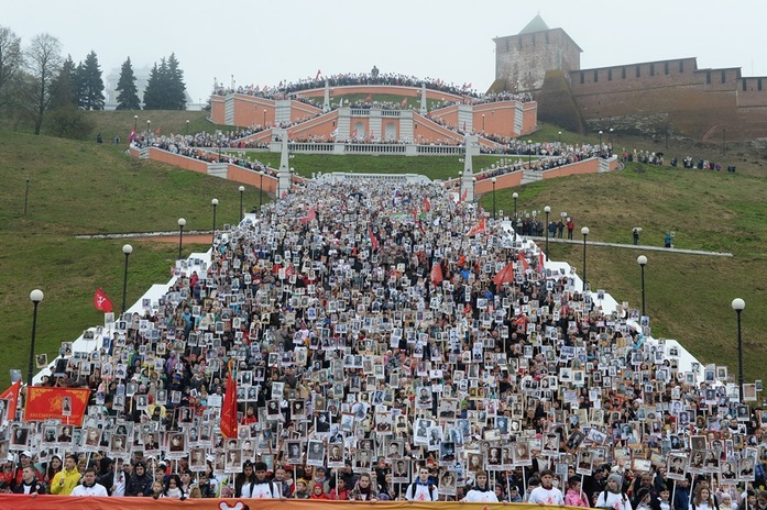 Более 100 тыс. нижегородцев прошли с "Бессмертным полком" 11 Более 100 тыс. нижегородцев прошли с "Бессмертным полком" 11