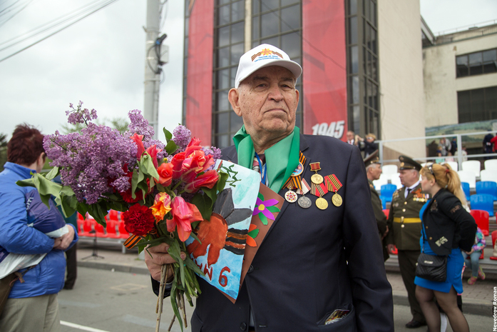 В Ростове прошел парад в честь Дня Победы ФОТО 21 В Ростове прошел парад в честь Дня Победы ФОТО 21