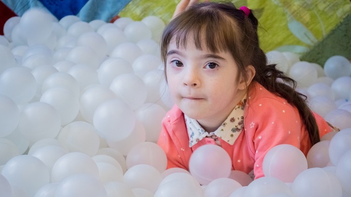 Детям с особенностями развития необходимо взаимодействие с внешней средой 1 Детям с особенностями развития необходимо взаимодействие с внешней средой 1