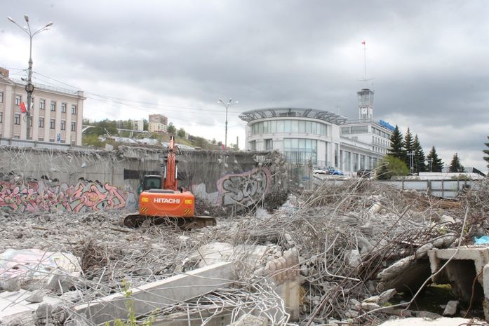 Демонтаж долгостроя на Нижне-Волжской набережной подходит к концу 3 Демонтаж долгостроя на Нижне-Волжской набережной подходит к концу 3