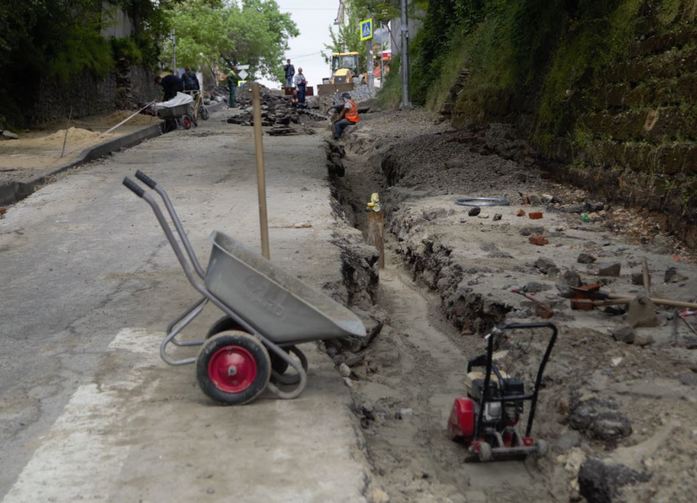 Ростовские власти устраняют последствия непогоды на Семашко 1 Ростовские власти устраняют последствия непогоды на Семашко 1