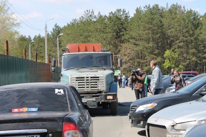 Прокуратура проверит законность возведения забора возле памятника Курчатову 3 Прокуратура проверит законность возведения забора возле памятника Курчатову 3