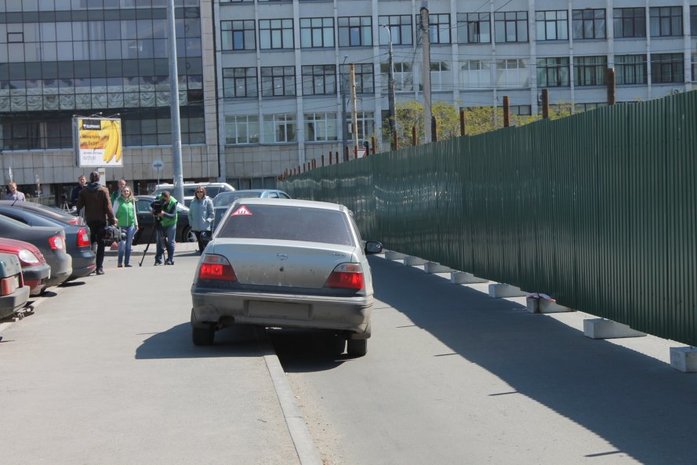 Прокуратура проверит законность возведения забора возле памятника Курчатову 5 Прокуратура проверит законность возведения забора возле памятника Курчатову 5
