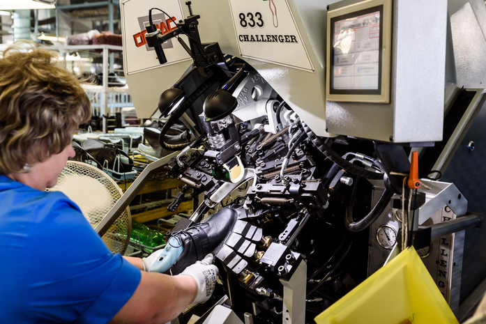 Как рождаются сапожки и полуботинки? Фоторепортаж из цехов «Юничел» 4 Как рождаются сапожки и полуботинки? Фоторепортаж из цехов «Юничел» 4