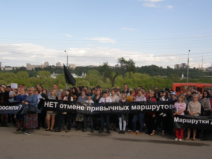 Нижегородские перевозчики вышли на митинг против изменения маршрутной сети 2 Нижегородские перевозчики вышли на митинг против изменения маршрутной сети 2