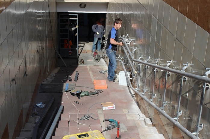 В ростовских переходах установят подъёмники для инвалидов-колясочников 2 В ростовских переходах установят подъёмники для инвалидов-колясочников 2