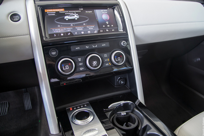 Алексан Мкртчян открыл для себя новый Land Rover Discovery 3 Алексан Мкртчян открыл для себя новый Land Rover Discovery 3