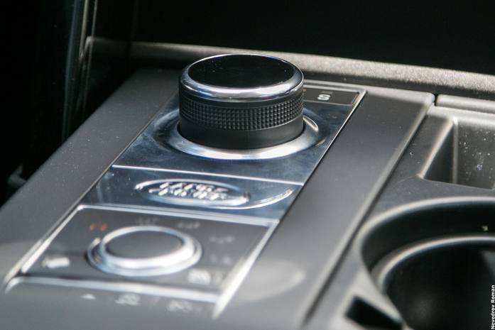 Алексан Мкртчян открыл для себя новый Land Rover Discovery 15 Алексан Мкртчян открыл для себя новый Land Rover Discovery 15