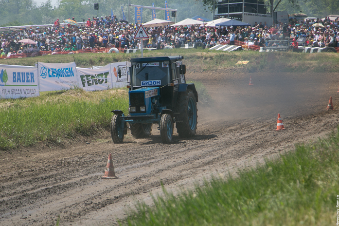 Под Ростовом прошли юбилейные XV гонки на тракторах "Бизон-Трек-Шоу" 1 Под Ростовом прошли юбилейные XV гонки на тракторах "Бизон-Трек-Шоу" 1