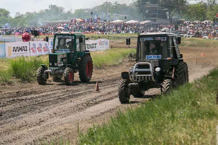 Под Ростовом прошли юбилейные XV гонки на тракторах "Бизон-Трек-Шоу" 3 Под Ростовом прошли юбилейные XV гонки на тракторах "Бизон-Трек-Шоу" 3