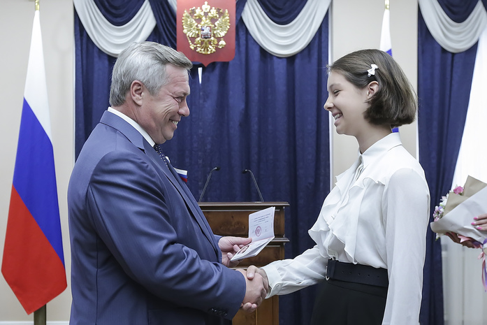 В День России на Дону протестовали против Путина и собирали деньги на мемориал 2 В День России на Дону протестовали против Путина и собирали деньги на мемориал 2