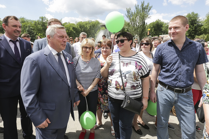 В День России на Дону протестовали против Путина и собирали деньги на мемориал 3 В День России на Дону протестовали против Путина и собирали деньги на мемориал 3