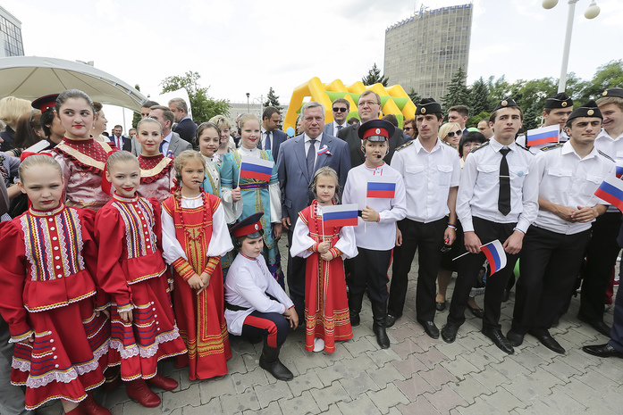 В День России на Дону протестовали против Путина и собирали деньги на мемориал 5 В День России на Дону протестовали против Путина и собирали деньги на мемориал 5