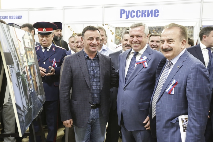 В День России на Дону протестовали против Путина и собирали деньги на мемориал 8 В День России на Дону протестовали против Путина и собирали деньги на мемориал 8