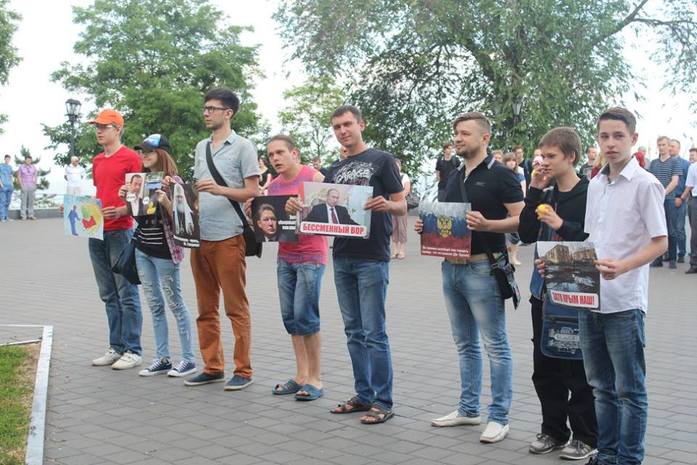 В День России на Дону протестовали против Путина и собирали деньги на мемориал 15 В День России на Дону протестовали против Путина и собирали деньги на мемориал 15
