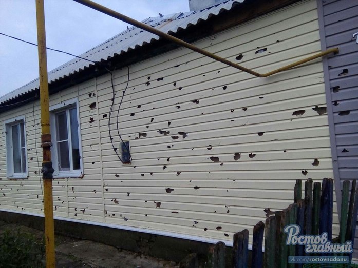 Сильный град в Ростовской области нанёс ущерб домам и сельхозугодьям ФОТО 1 Сильный град в Ростовской области нанёс ущерб домам и сельхозугодьям ФОТО 1