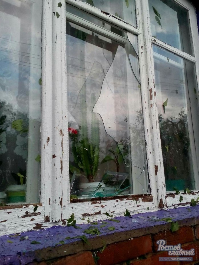 Сильный град в Ростовской области нанёс ущерб домам и сельхозугодьям ФОТО 3 Сильный град в Ростовской области нанёс ущерб домам и сельхозугодьям ФОТО 3