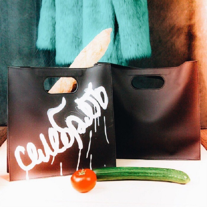 Сумки с надписями «селебрять», «гуччи» и «жыр» привезли в Новосибирск 1 Сумки с надписями «селебрять», «гуччи» и «жыр» привезли в Новосибирск 1