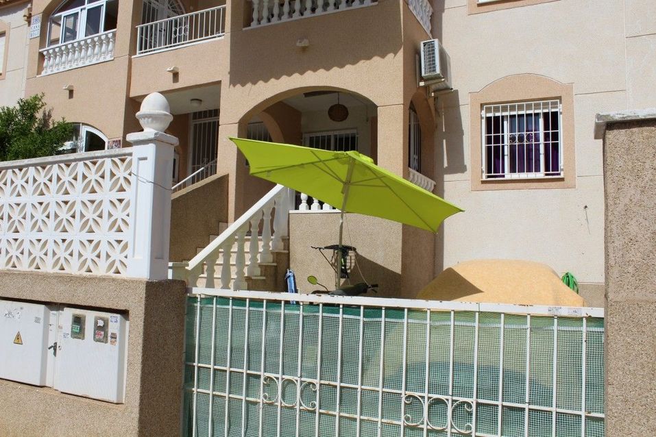 Дом в Испании или квартира в Чехии. Недвижимость по цене двушки в Екатеринбурге
2 Дом в Испании или квартира в Чехии. Недвижимость по цене двушки в Екатеринбурге
2