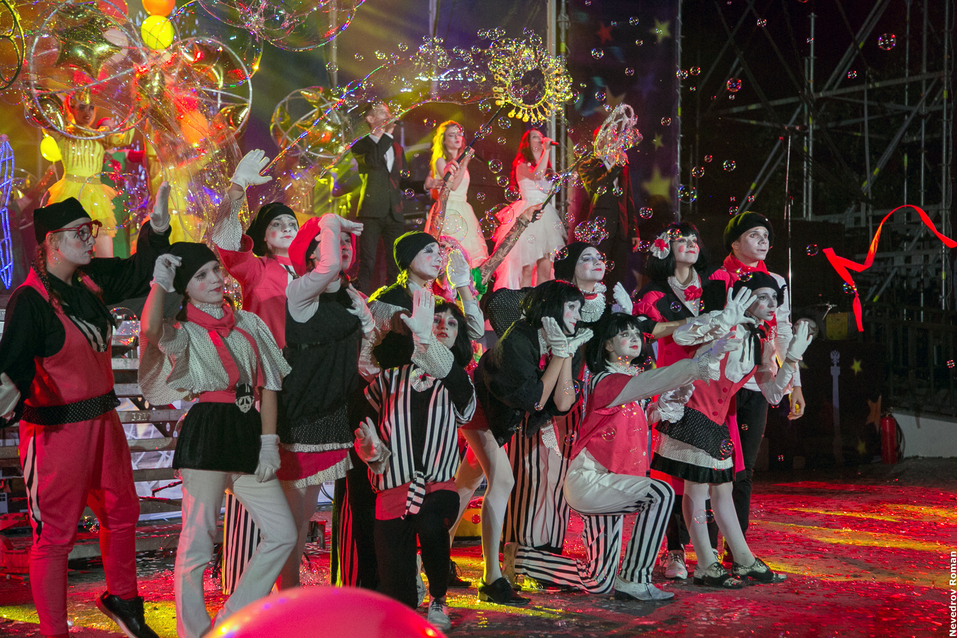 На набережной Ростова состоялся общегородской выпускной 13 На набережной Ростова состоялся общегородской выпускной 13