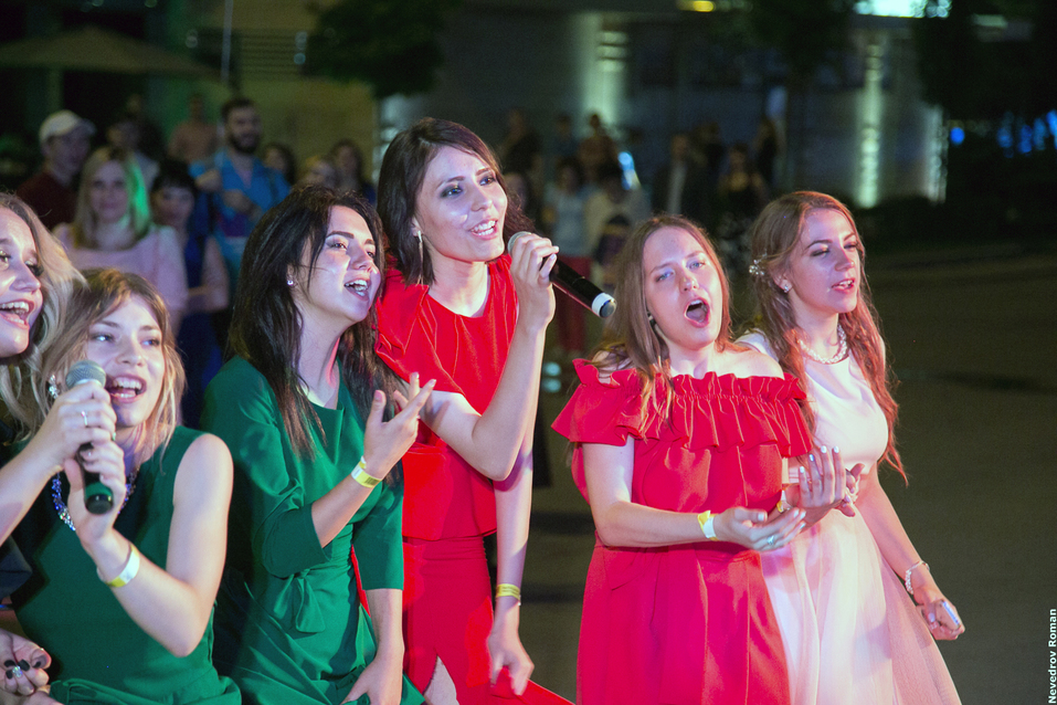 На набережной Ростова состоялся общегородской выпускной 26 На набережной Ростова состоялся общегородской выпускной 26