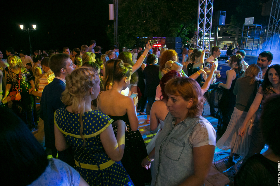 На набережной Ростова состоялся общегородской выпускной 28 На набережной Ростова состоялся общегородской выпускной 28