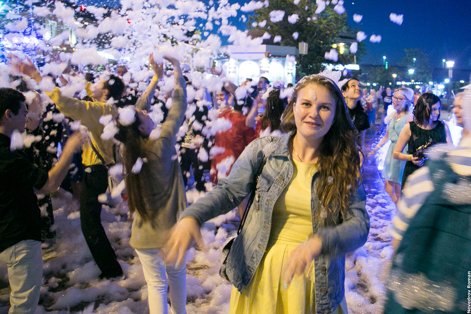 На набережной Ростова состоялся общегородской выпускной 32 На набережной Ростова состоялся общегородской выпускной 32
