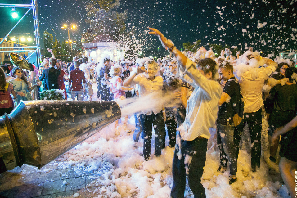 На набережной Ростова состоялся общегородской выпускной 33 На набережной Ростова состоялся общегородской выпускной 33