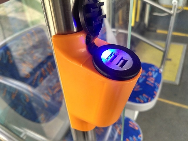 В ростовских трамваях теперь можно зарядить телефон 1 В ростовских трамваях теперь можно зарядить телефон 1