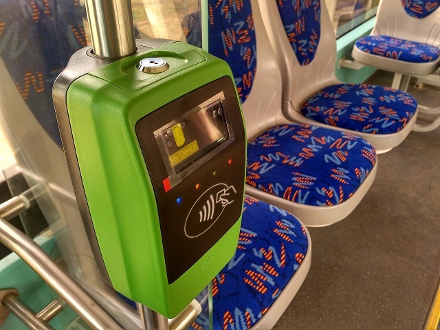 В ростовских трамваях теперь можно зарядить телефон 2 В ростовских трамваях теперь можно зарядить телефон 2