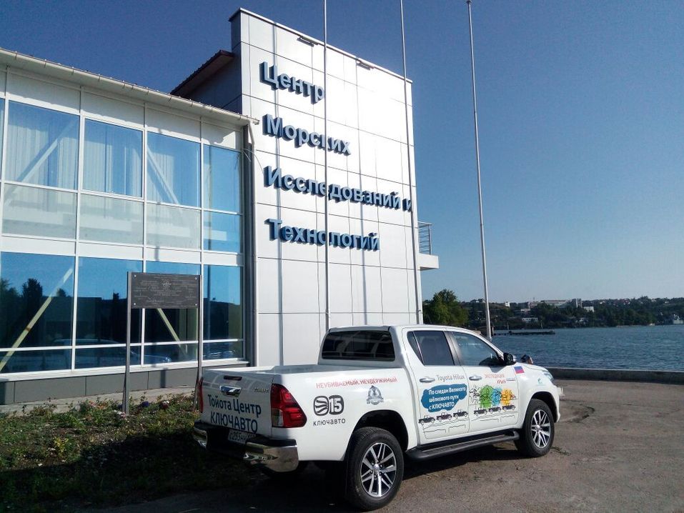 Toyota Hilux компании КЛЮЧАВТО стал участником новой экспедиции Федора Конюхова 2 Toyota Hilux компании КЛЮЧАВТО стал участником новой экспедиции Федора Конюхова 2