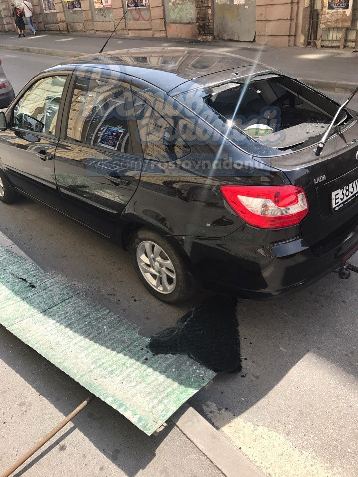 В Ростове ветер массово повалил деревья ФОТО 12 В Ростове ветер массово повалил деревья ФОТО 12