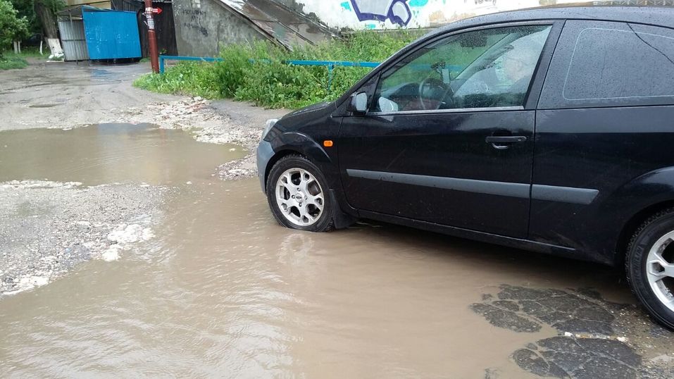 Ливень в Нижнем Новгороде парализовал движение транспорта 2 Ливень в Нижнем Новгороде парализовал движение транспорта 2